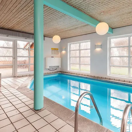 10 Person In Fur-by Traum Fur