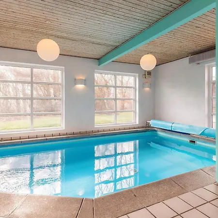 10 Person In Fur-by Traum