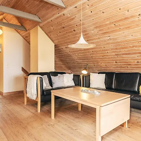 10 Person In Fur-by Traum 度假居