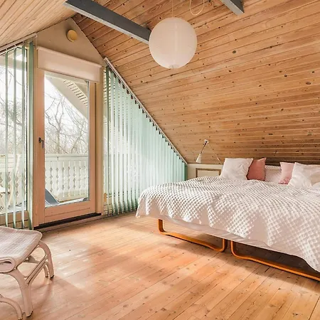 10 Person In Fur-by Traum 度假居 Fur