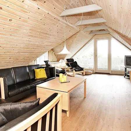 10 Person In Fur-by Traum 度假居 Fur