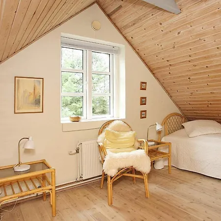 10 Person In Fur-by Traum